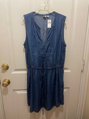 NWT! Gap Denim Chambray Look Sleeveless V-Neck Tie string Dress